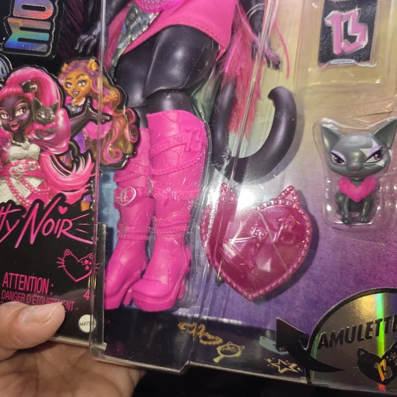 Monster High Catty Noir Doll G3 Amulet Series New in Box Mattel 2023 - Picture 8 of 10